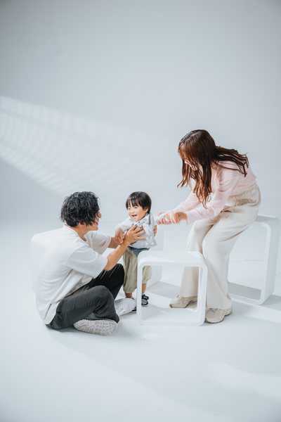 家族写真 自然な家族のひととき