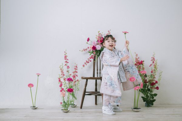 七五三 HANA ART standard 椅子と生花