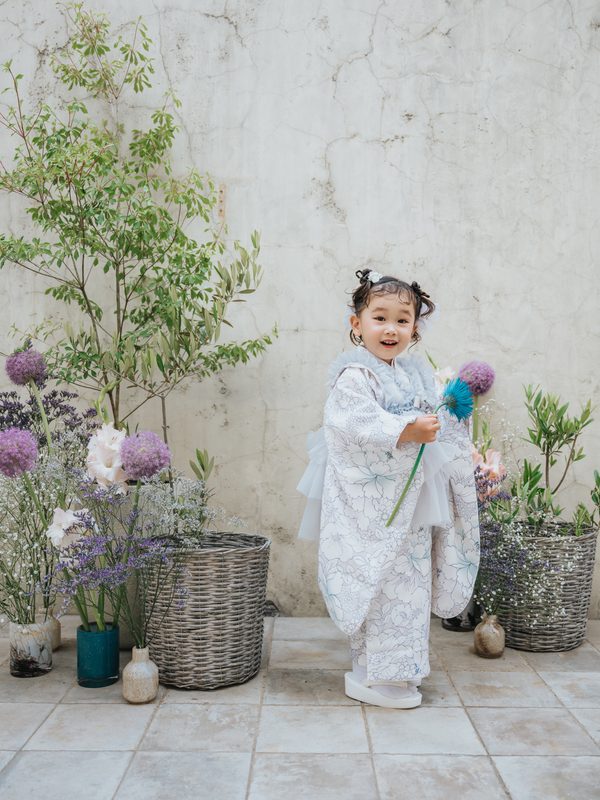 生花の活け花のあるスタジオ